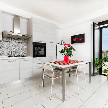 Apartmán - Free Parking - Next To Metro